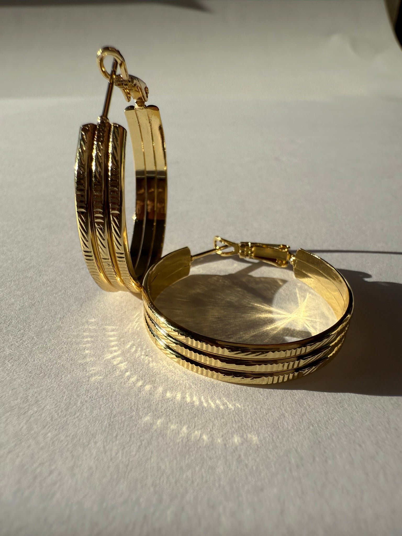 Candonga Xuping Baño en Oro 18k Texturizada / Gold Plated Textured Hoop Earrings