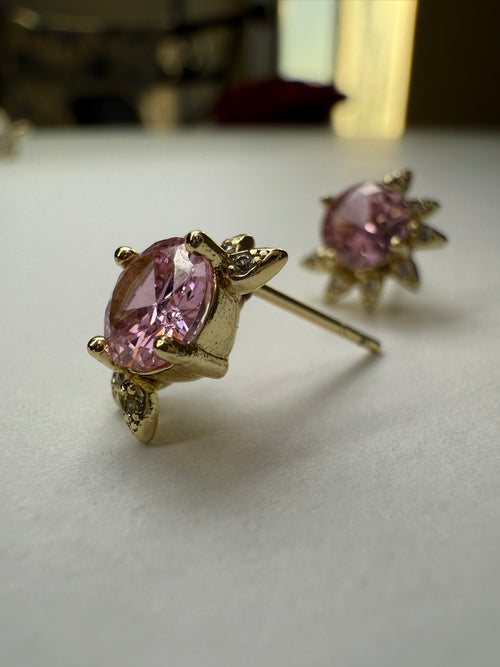 Aretes Xuping Baño en Oro 18k Flor con Circonia Rosa / Gold Plated Pink Crystal Flower Earrings