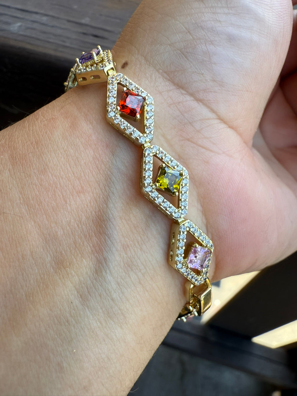 Pulsera Xuping Baño en Oro 18k Rombos con Cristales Multicolor / Gold Plated Diamond Shape Multicolor Bracelet