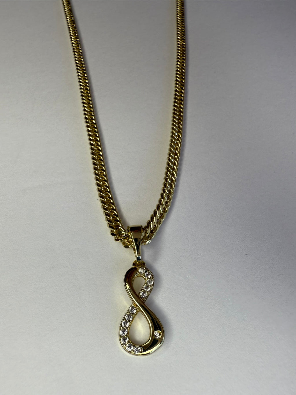 Collar Xuping Baño en Oro 18k Cadena Cubana Infinito con Cristales / Gold Plated Curb Chain Infinity Pendant Necklace with Crystals