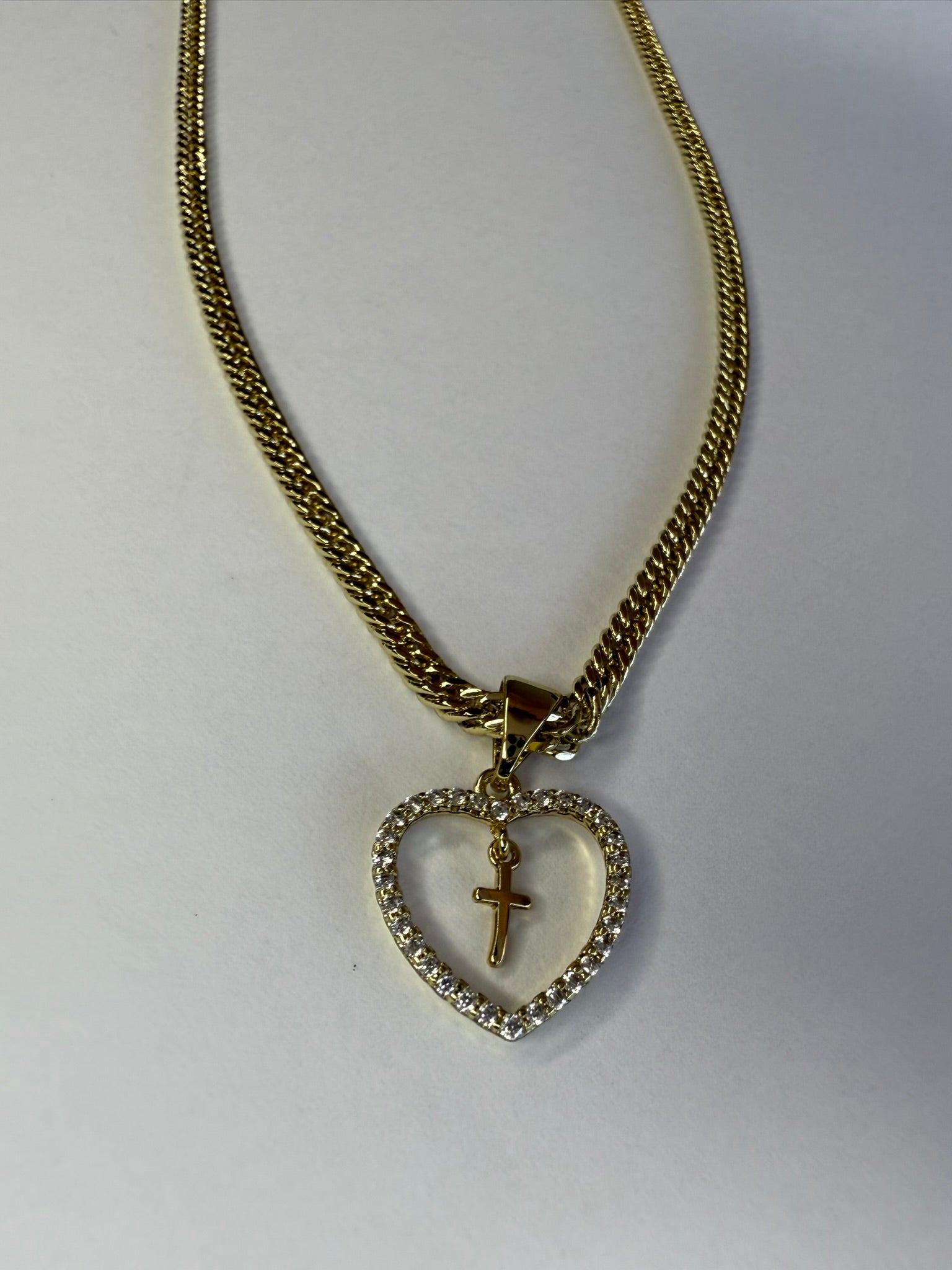 Collar Xuping Baño en Oro 18k Cadena Cubana Corazón con Cruz y Cristales / Gold Plated Curb Chain Heart Cross Pendant Necklace with Crystals