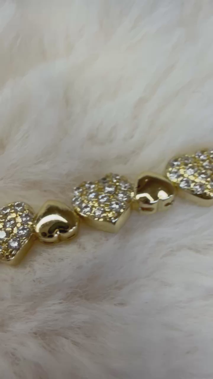 Pulsera Xuping Baño en Oro 18k Corazones con Pavé de Cristales / Gold Plated Heart Pave Bracelet